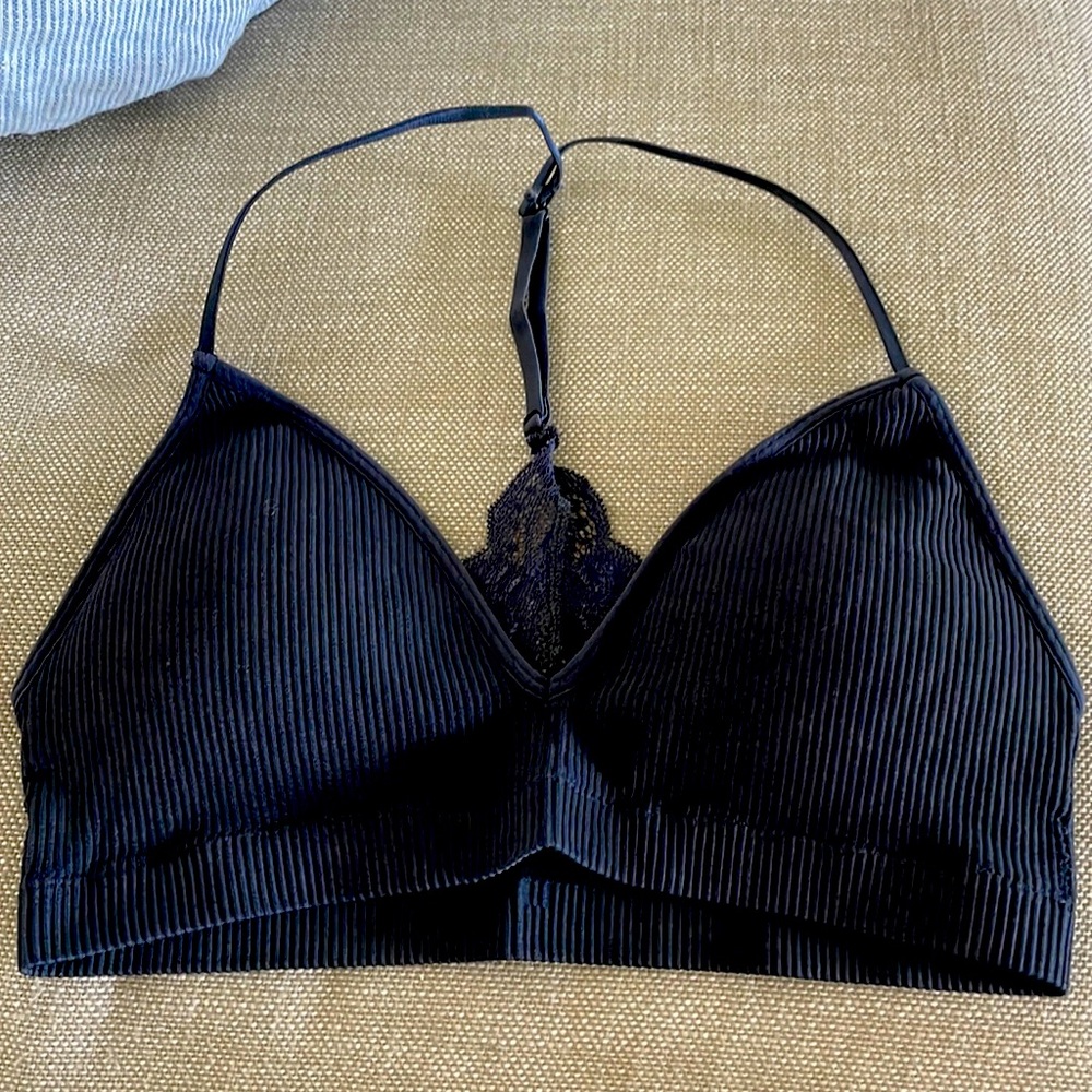 Rose and Vine black sports bra lightly padded size M